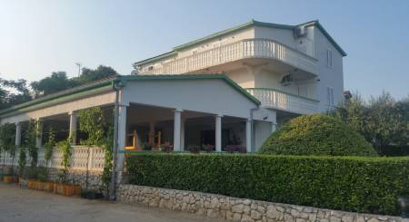 ZU VERKAUFEN - Apartmenthaus mit Restaurant - VRSI, Zadar
