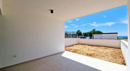 KROATIEN – Geräumiges Apartment mit kleinem Garten – PRIVLAKA, ZADAR KROATIEN – Geräumiges Apartment mit kleinem Garten – PRIVLAKA, ZADAR