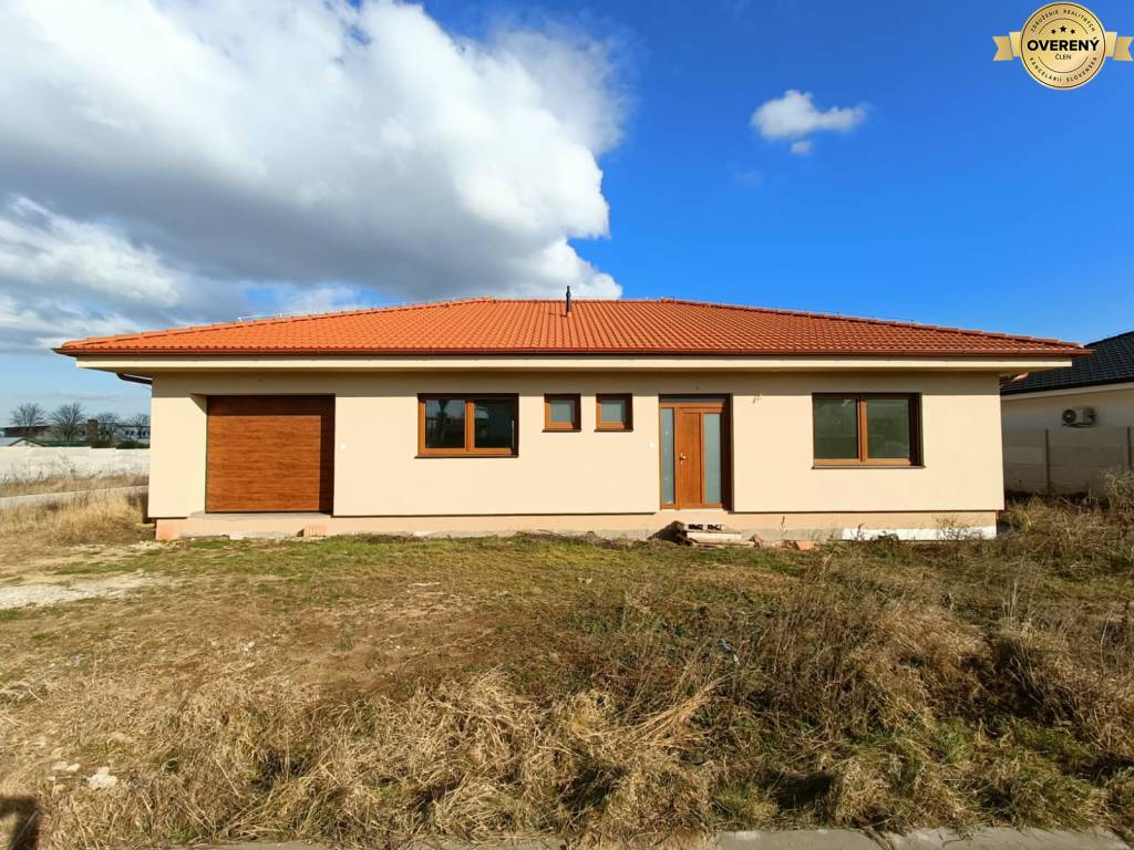 VERKAUF - 5 Zimmer Wohnung mit eine Garage - Lužianky, Smreková