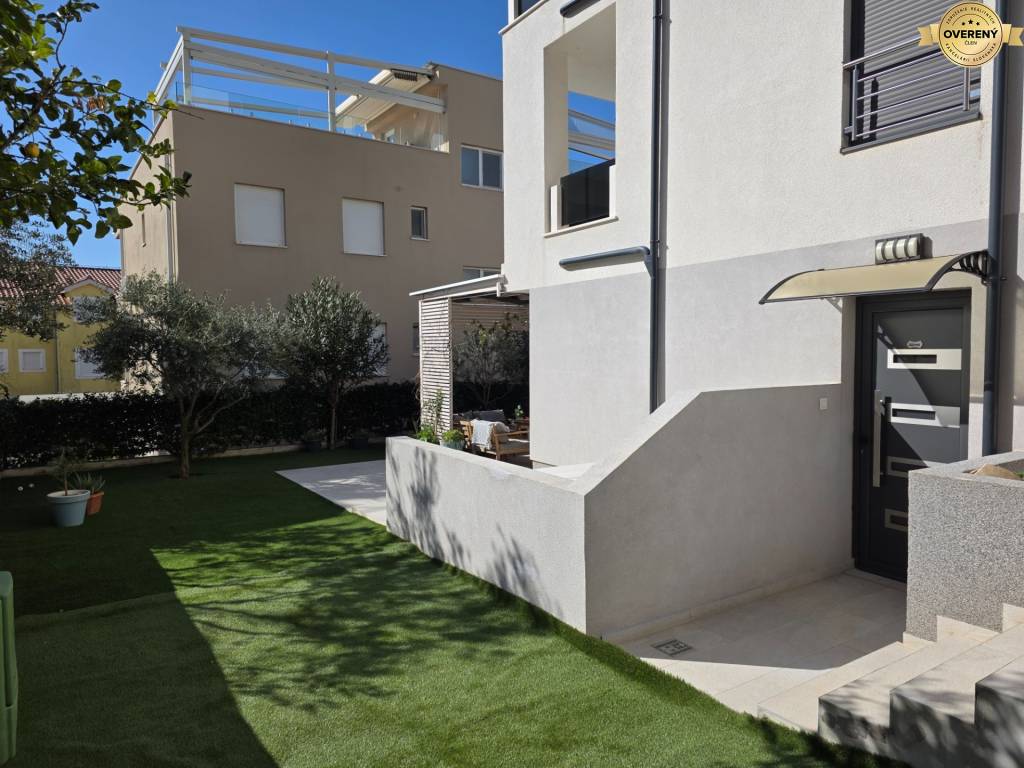 KROATIEN – Schöne 4-Zimmer-Wohnung mit großem Garten – VODICE