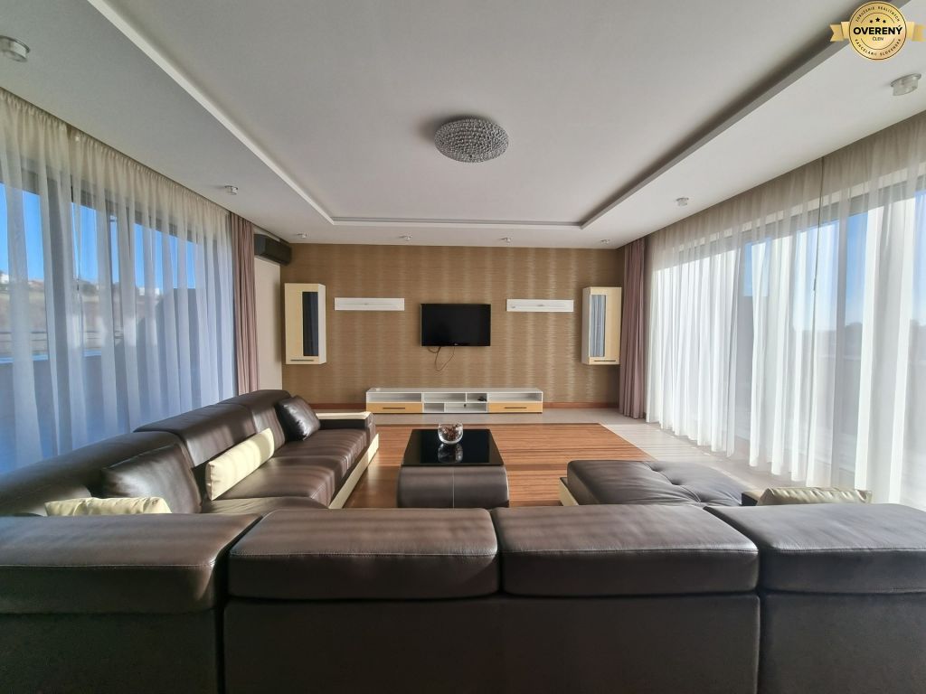 VERMIETUNG - Einzige, luxuriöse Wohnung 148 m2 + Terrassen - Nitra