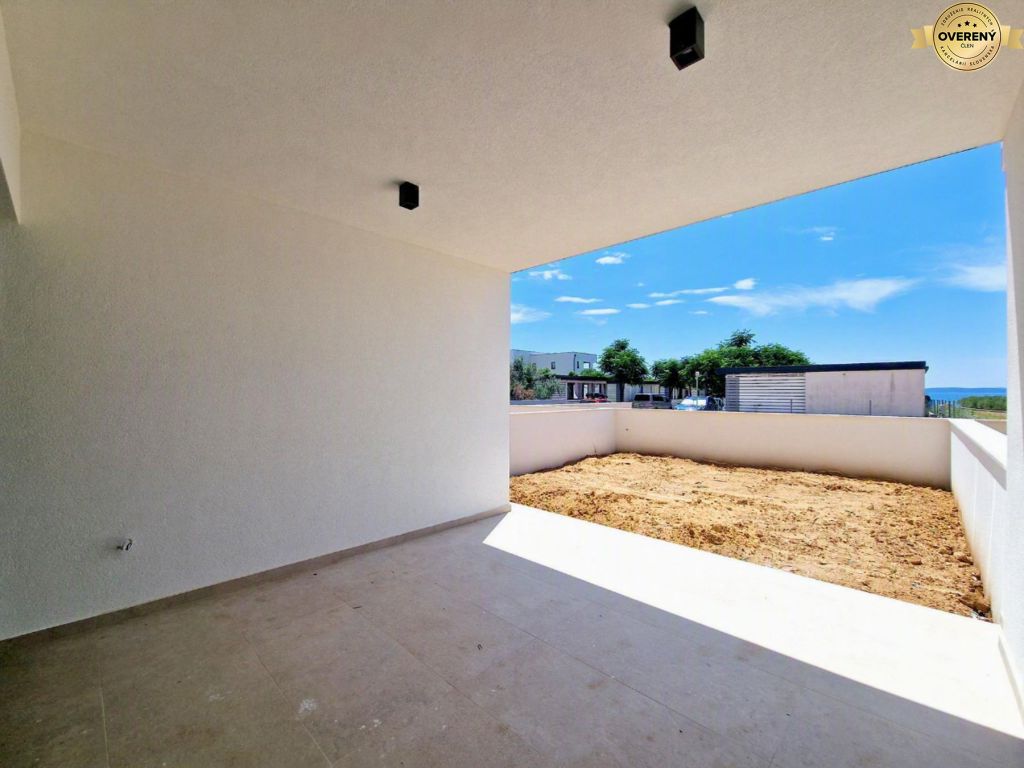KROATIEN – Geräumiges Apartment mit kleinem Garten – PRIVLAKA, ZADAR