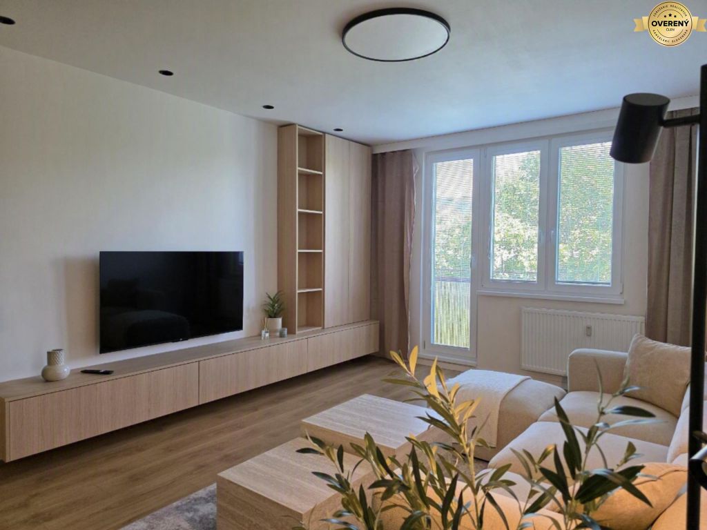 ZU VERMIETEN - Moderne, komplett renovierte Wohnung - NITRA, Zentrum