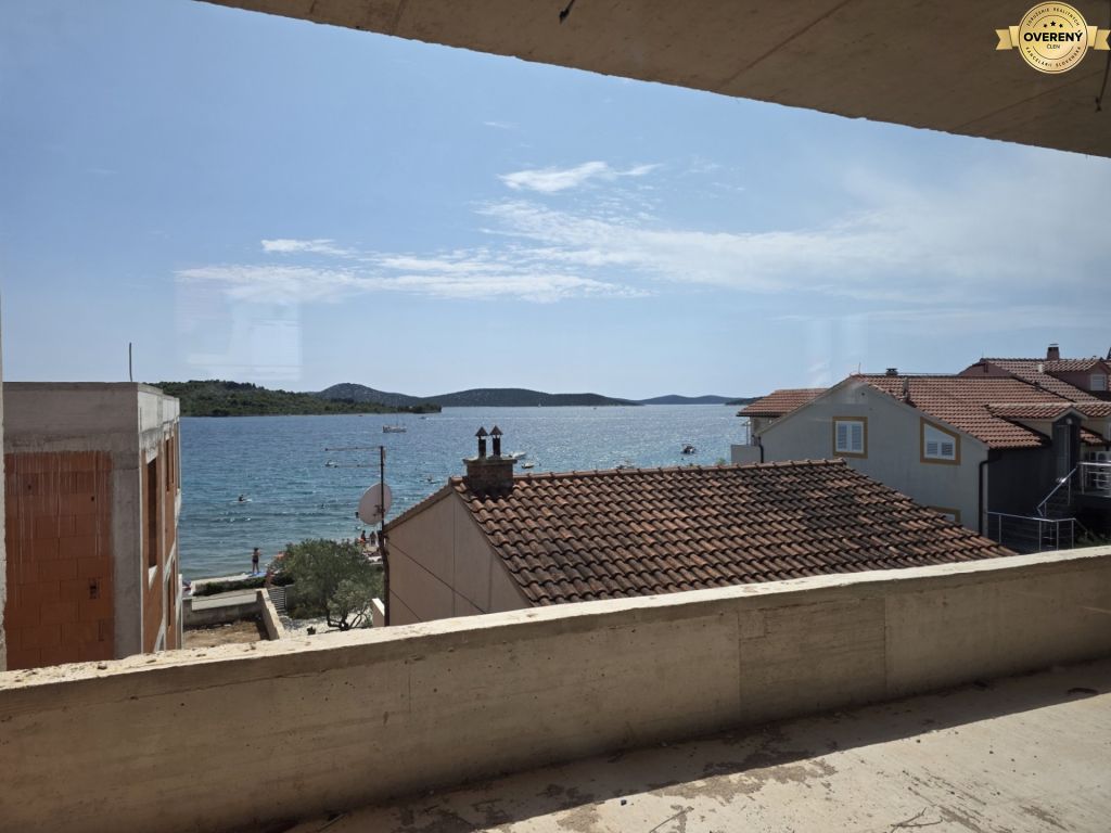 KROATIEN - Ferienwohnungen in zweiter Reihe vom Meer - SRIMA, VODICE