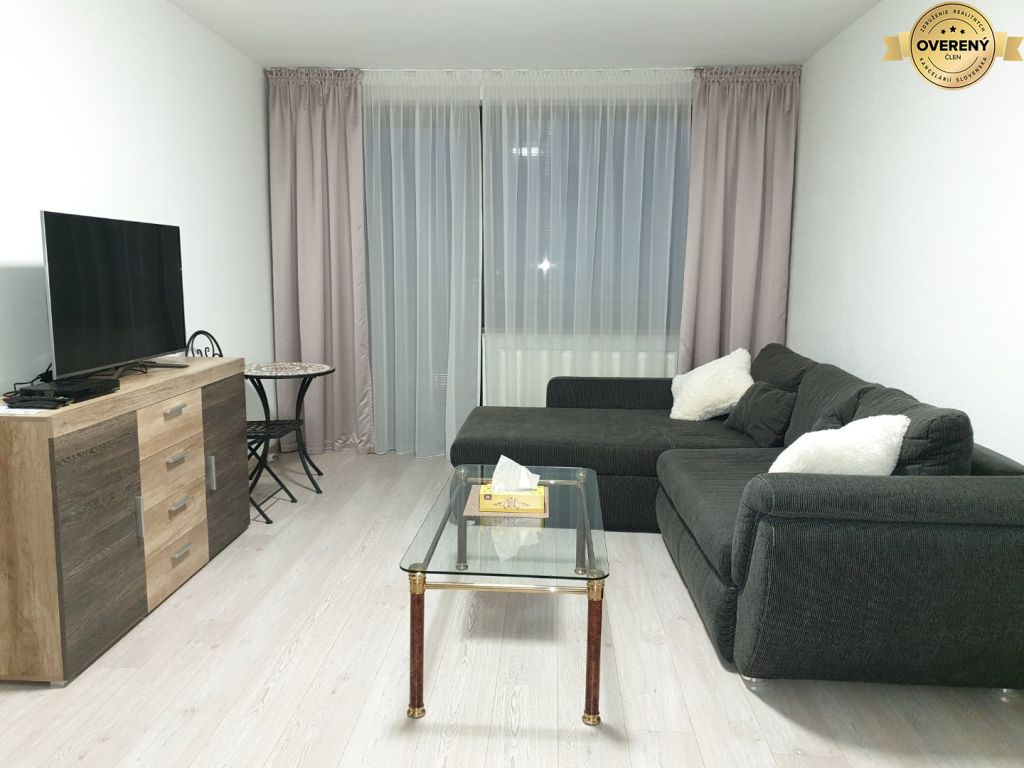 VERMIETUNG - Eine schöne, räumige 3 Zimmer Wohnung - Nitra, Akademická
