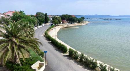 KROATIEN - Haus mit 3 Wohnungen, 1. Reihe vom Meer - PRIVLAKA, ZADAR