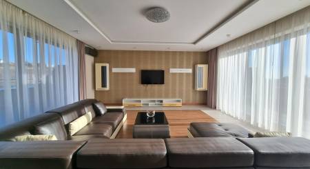 VERMIETUNG - Einzige, luxuriöse Wohnung 148 m2 + Terrassen - Nitra