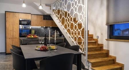 ZU VERKAUFEN - Komfortabel eingerichtetes Penthouse - SUKOŠAN