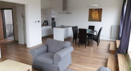 ZU VERMIETEN - 3-Zimmer-Wohnung im Stadtzentrum mit Terrasse - Nitra 