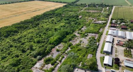 Grund mit Fläche 120.000 m2 und mehr -10 km vom Nitra, 20 km vom Šuran