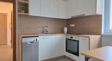 ZU VERMIETEN - Geräumige 3-Zimmer-Wohnung - Nitra, Zentrum