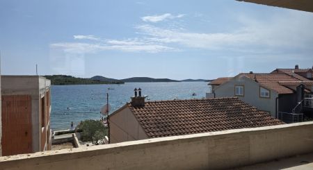 KROATIEN - Ferienwohnungen in zweiter Reihe vom Meer - SRIMA, VODICE