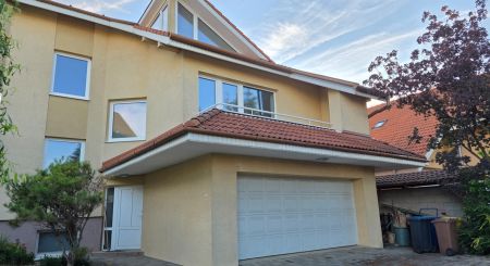 ZU VERKAUFEN – Architektonisch ungewöhnliches Familienhaus – Nitra